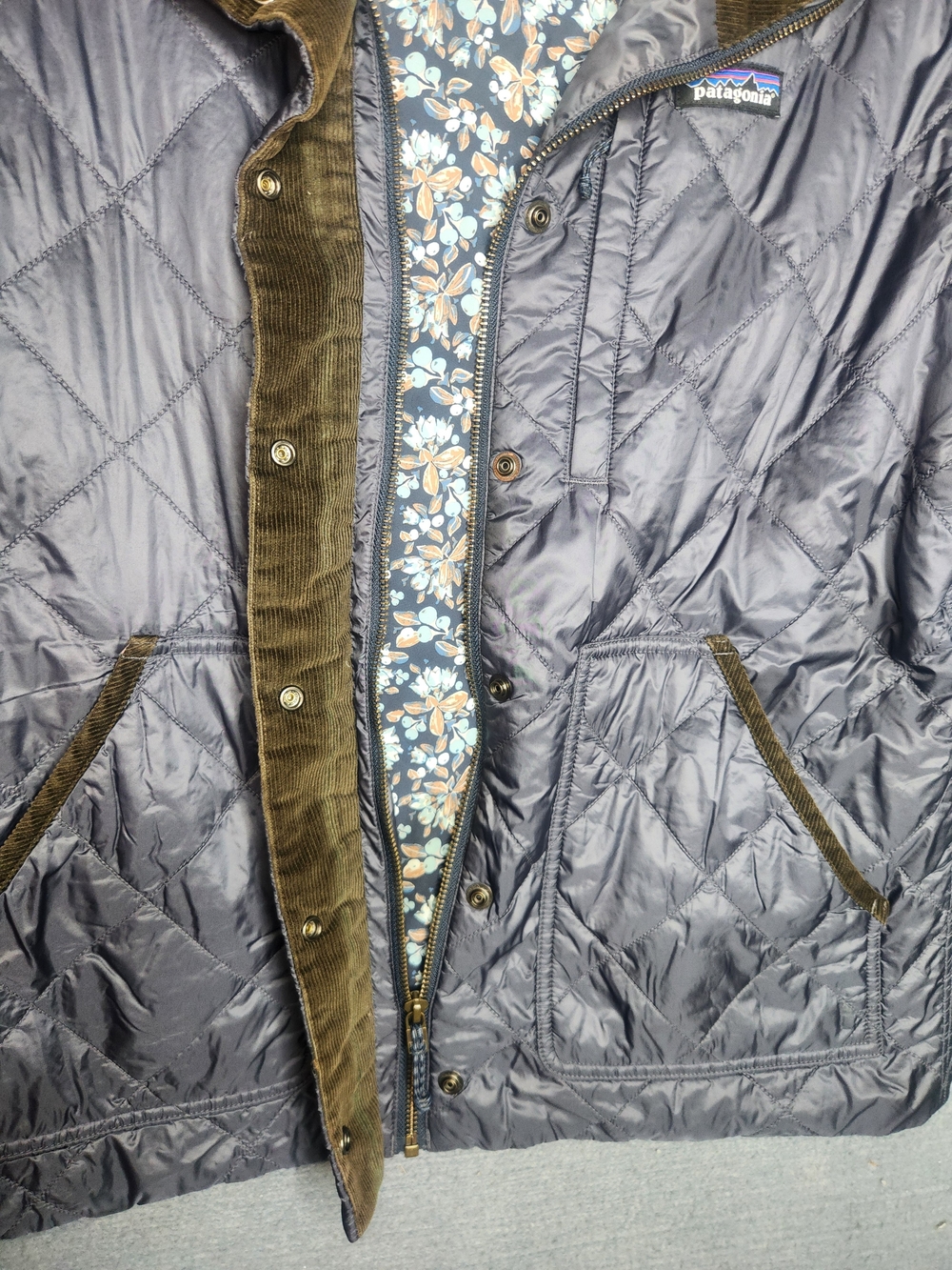 Patagonia Women's Quilted Navy Jacket - Picture 7 of 9
